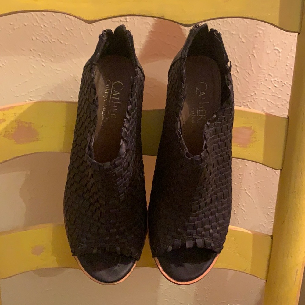 Waffle weave black bootie - Picture 1 of 5